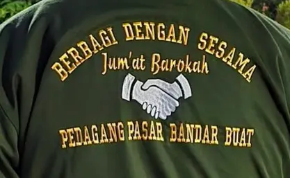 Arti Penting Program Jumat Berkah Pedagang Pasar Bandar Buat dan Program Berbagi dengan Sesama