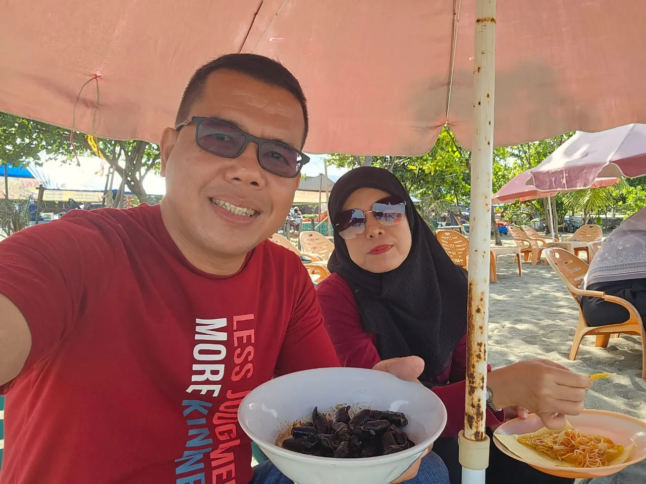 Minggu Pagi di Pantai Padang yang Membahagiakan