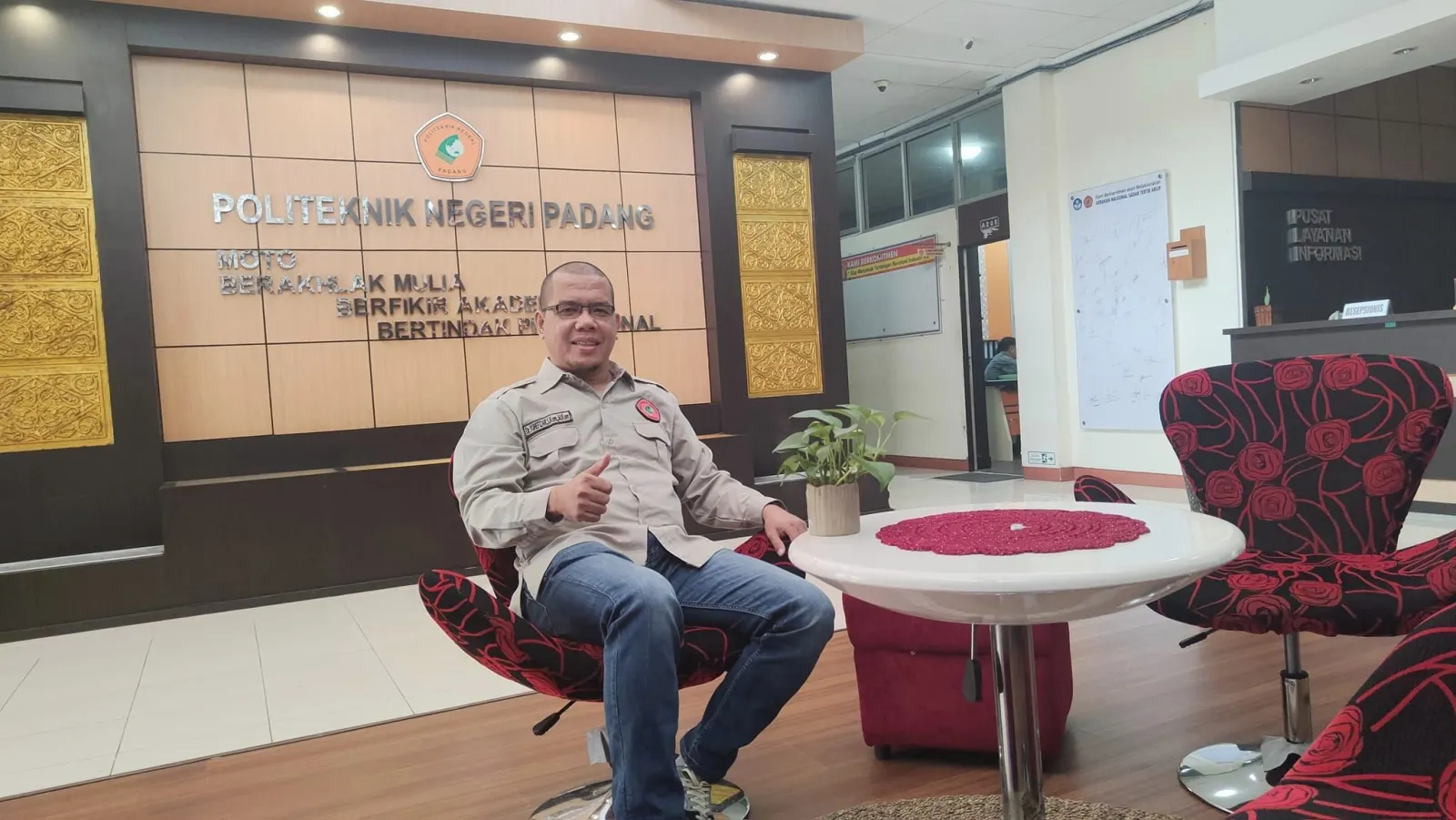 Keren! Yuhefizar Jadi Dosen PNP Pertama yang Sabet Gelar ASEAN Eng