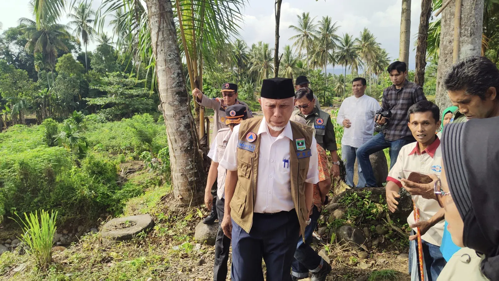 Gubernur Sumbar: Kita segera Koordinasikan Mempercepat Perbaikan Pasca Banjir Bandang di Kel. Koto Lalang.